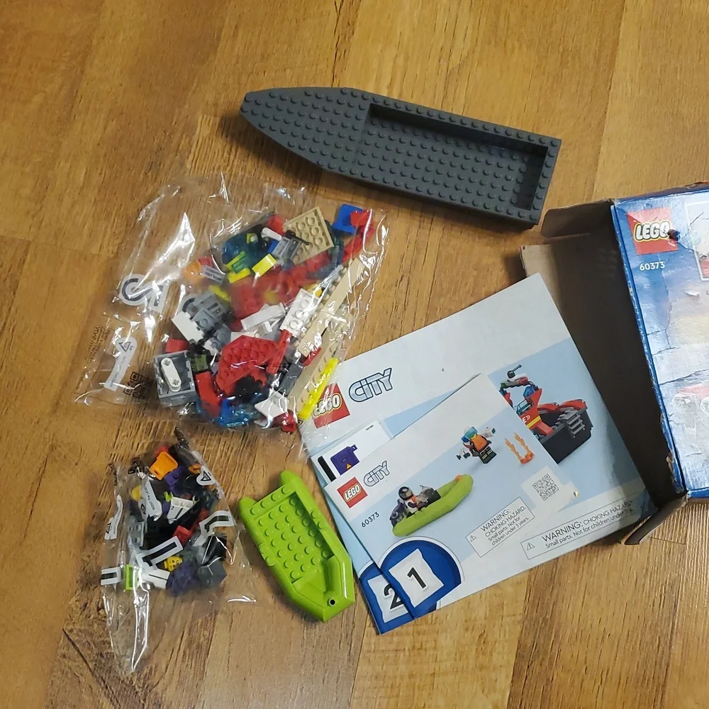 Lego City 60373 Fire Rescue Boat Set New‎ In Destroyed Box